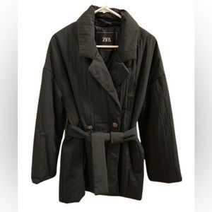 Zara doble breast puffed black jacket with belt. Fancy buttons. Size XL.